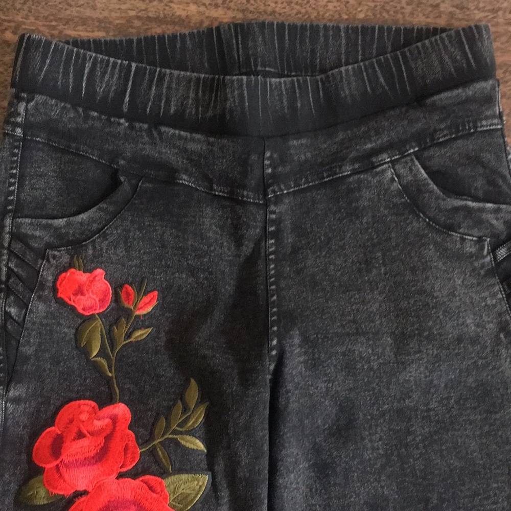 🚫🚫SOLD 🚫🚫 Black 🌹Jeggings - Picture 3 of 5